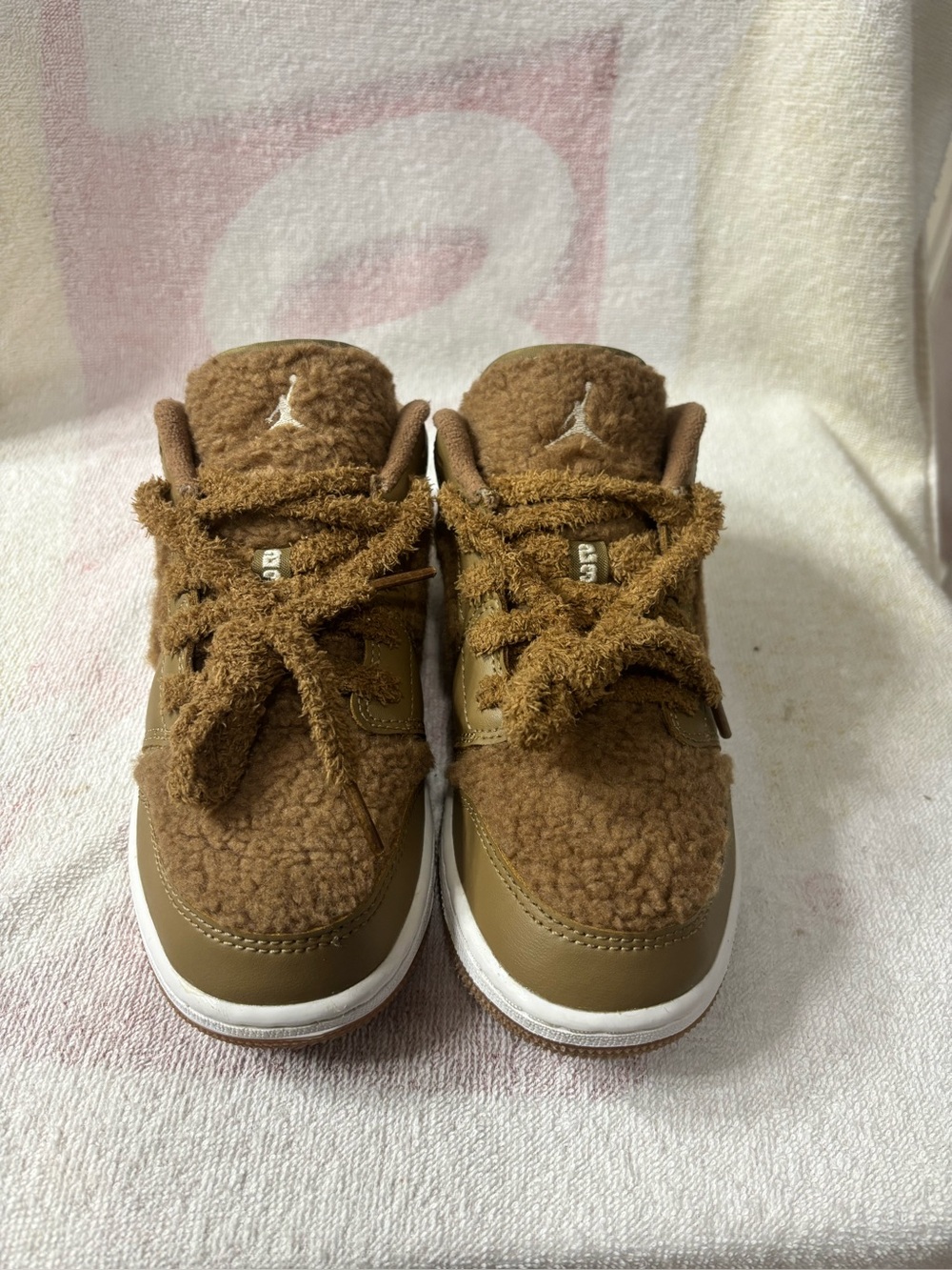Jordan 1 Low Utility
Teddy Bear (GS) Youth Sz 4 / Women’s Sz 5.5